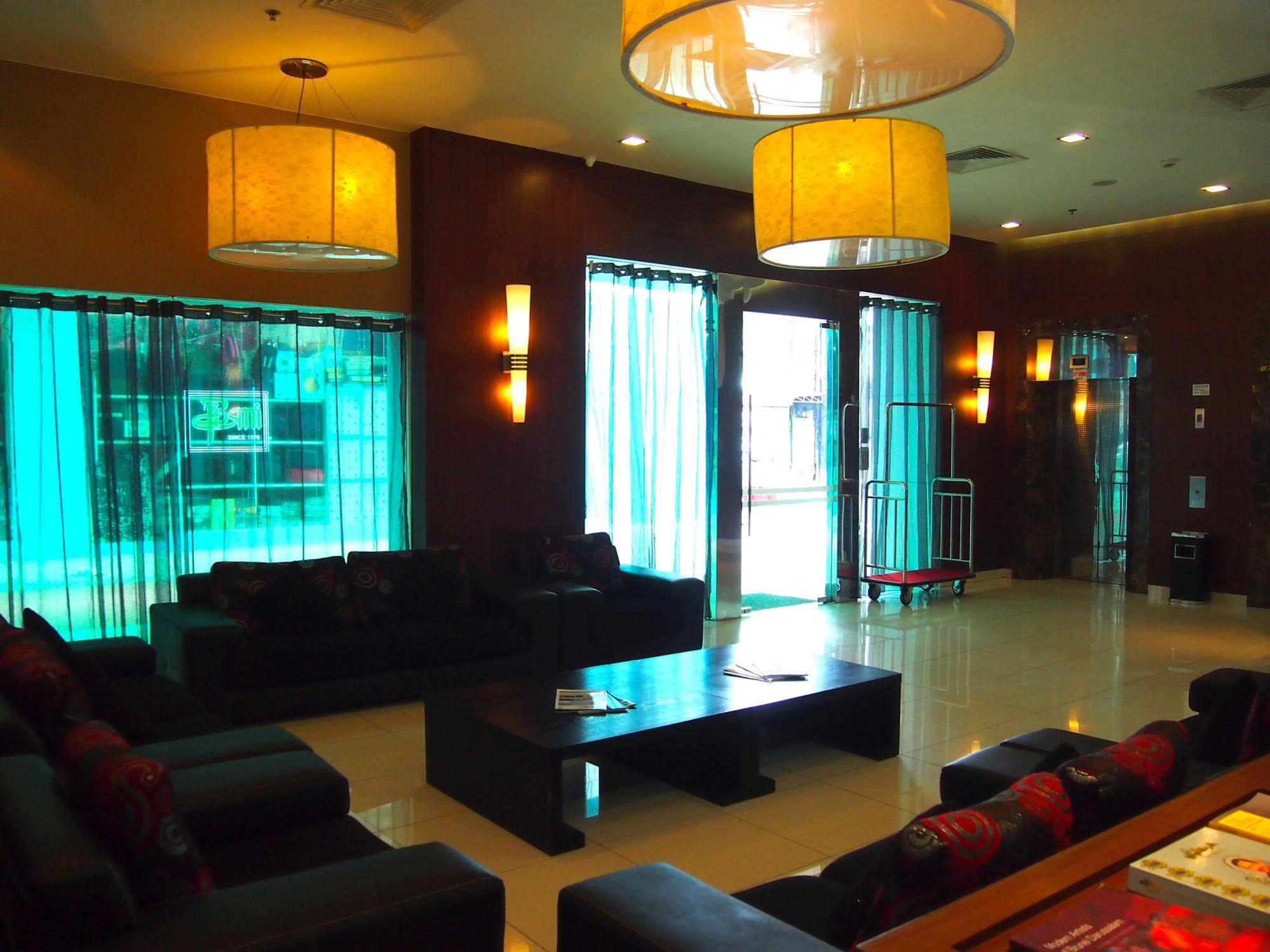 Swiss Hotel Apartment Kuala Belait Экстерьер фото
