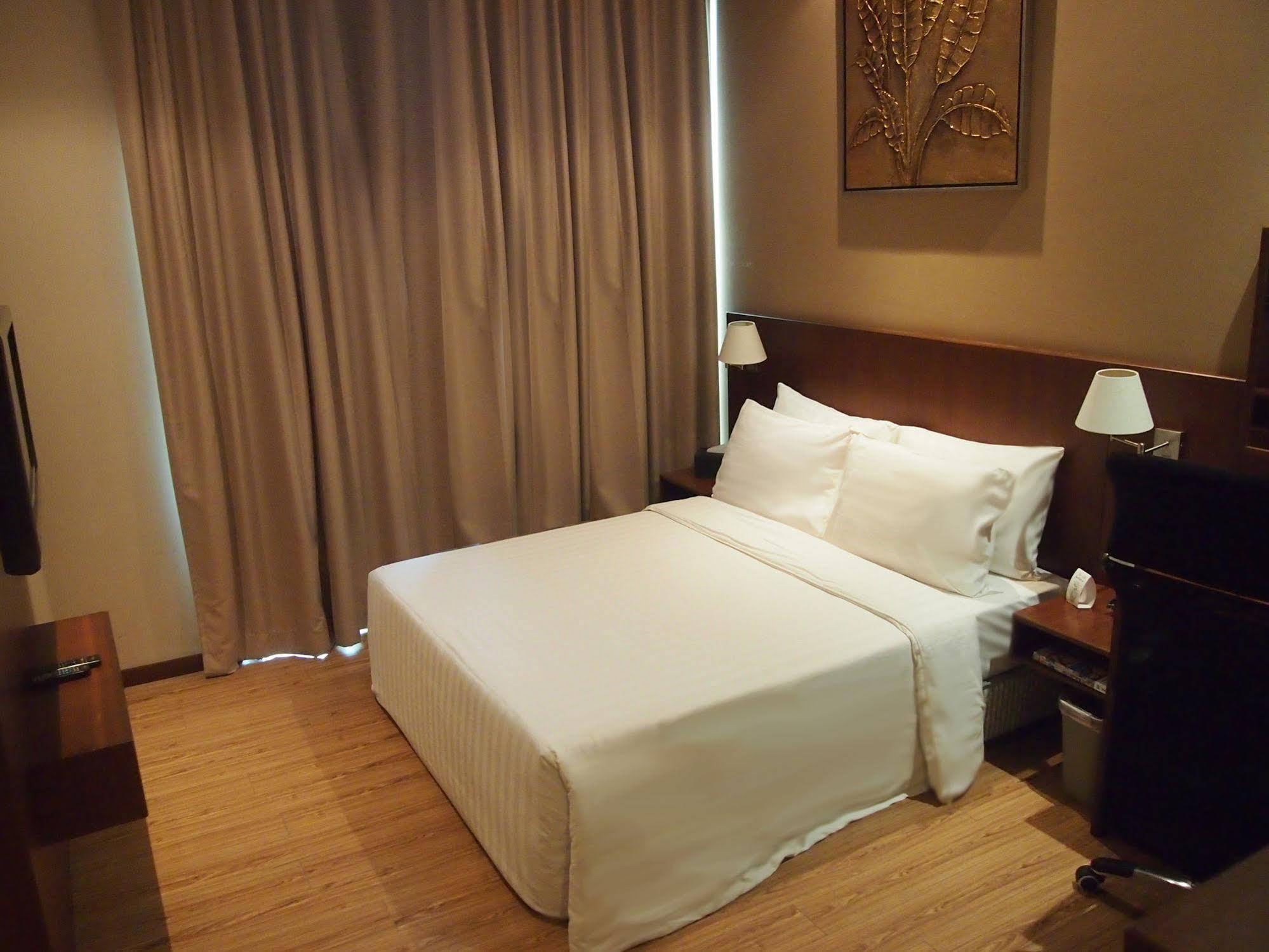 Swiss Hotel Apartment Kuala Belait Экстерьер фото